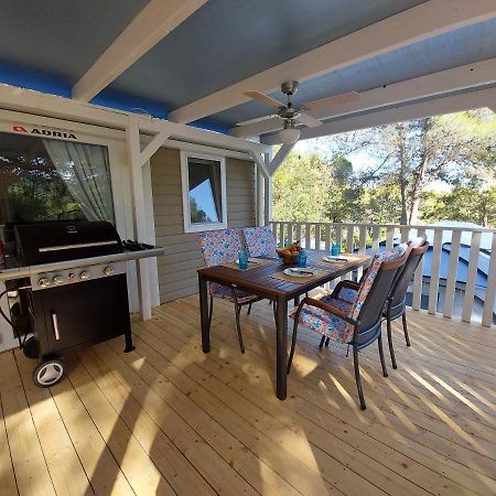 Philomena Mobile Home Camping Pašman Esterno foto