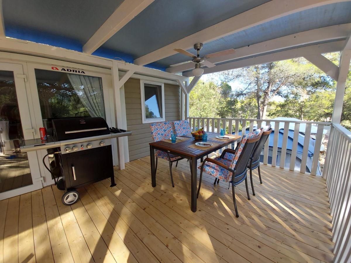 Philomena Mobile Home Camping Pašman Esterno foto