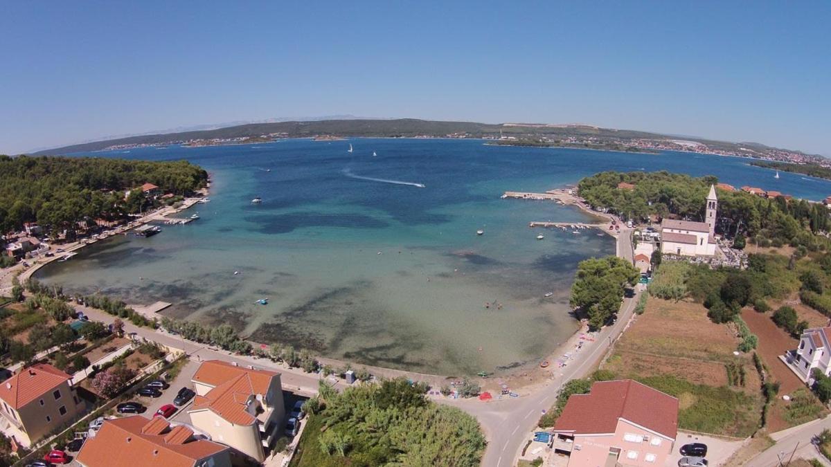 Philomena Mobile Home Camping Pašman Esterno foto